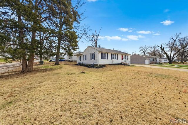 10410 Ewell Drive, St Louis, MO 63137