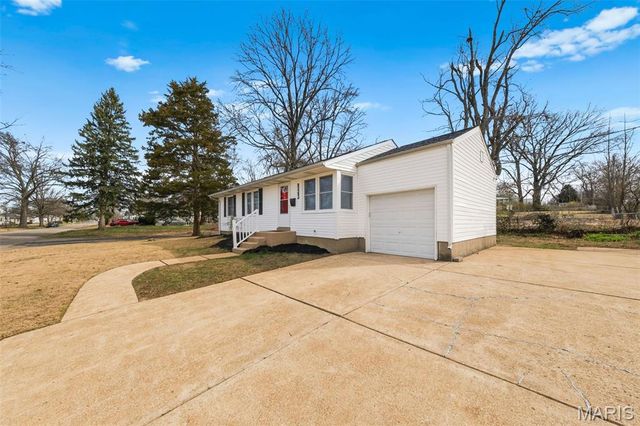 10410 Ewell Drive, St Louis, MO 63137