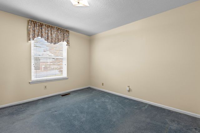 615 Larry Dr, Ringgold, GA 30736