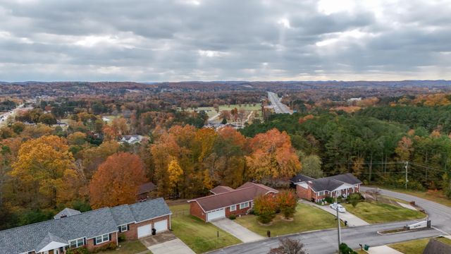 615 Larry Dr, Ringgold, GA 30736