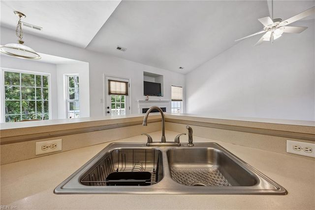 22480 York CT, Windsor, VA 23487
