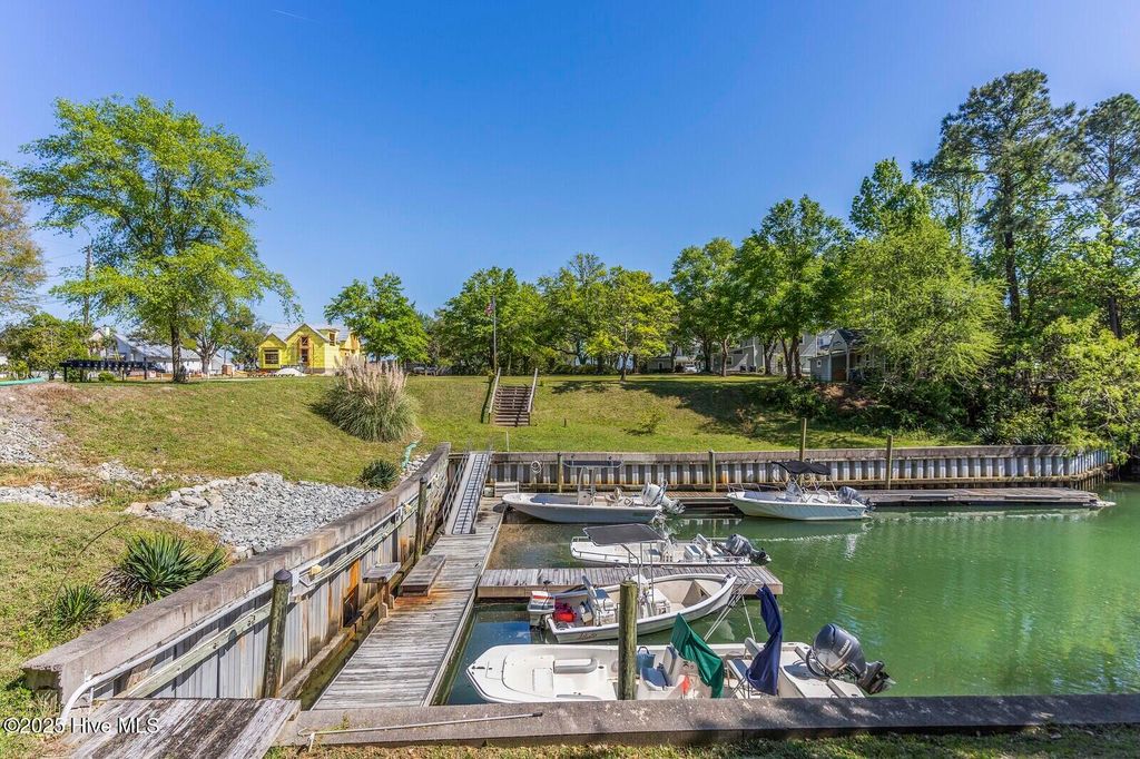 Image 10 of property listing at 2038 Trinity Avenue, Wilmington, NC 28411