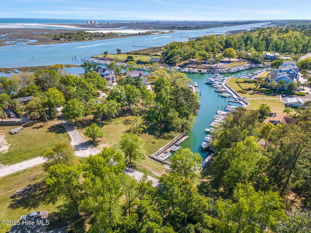 Image 3 of property listing at 2038 Trinity Avenue, Wilmington, NC 28411