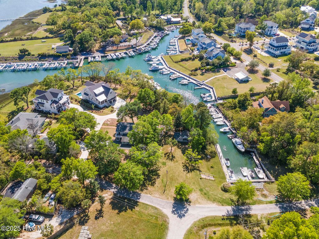 Image 8 of property listing at 2038 Trinity Avenue, Wilmington, NC 28411