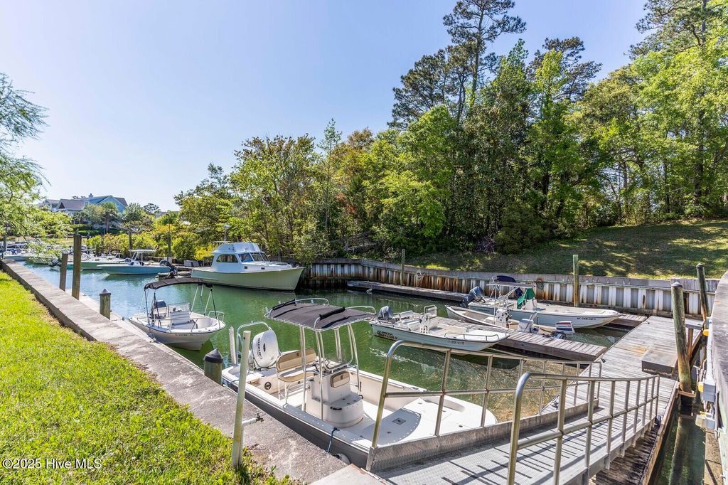 Image 9 of property listing at 2038 Trinity Avenue, Wilmington, NC 28411