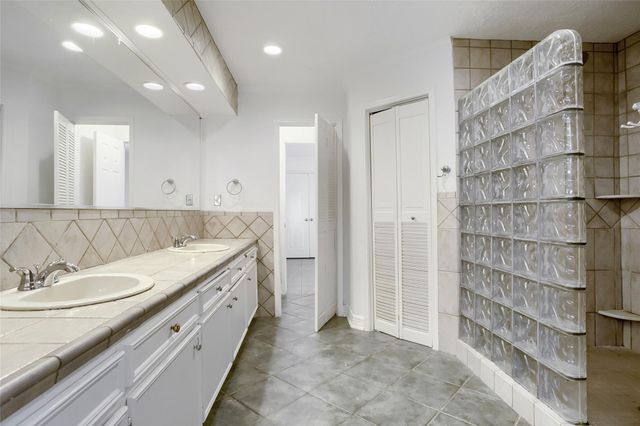 3811 Sunstone Drive, Houston, TX 77068