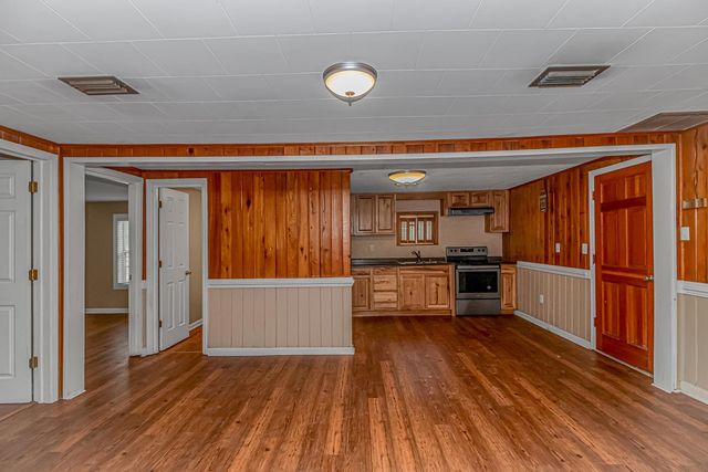 4247 Black Island Rd., Galivants Ferry, SC 29544