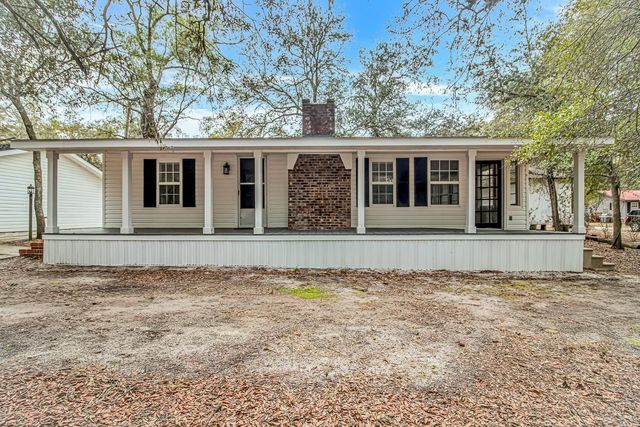 4247 Black Island Rd., Galivants Ferry, SC 29544