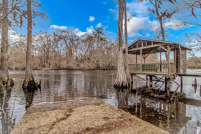 4247 Black Island Rd., Galivants Ferry, SC 29544