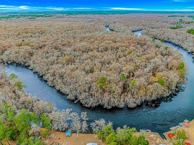 4247 Black Island Rd., Galivants Ferry, SC 29544