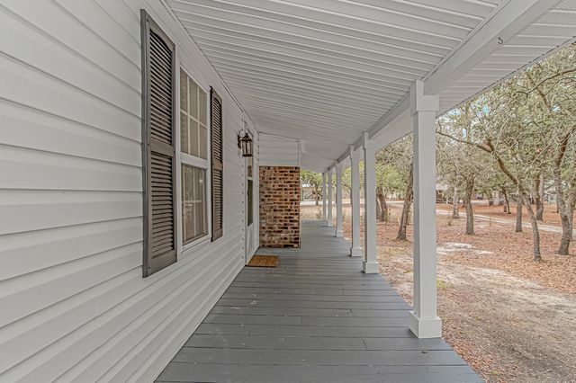 4247 Black Island Rd., Galivants Ferry, SC 29544