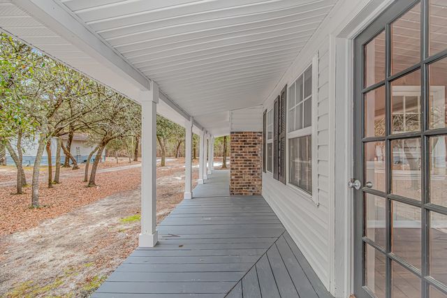 4247 Black Island Rd., Galivants Ferry, SC 29544