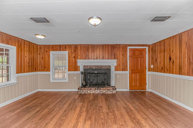 4247 Black Island Rd., Galivants Ferry, SC 29544