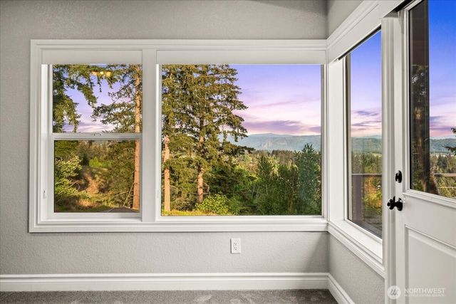 1852 N Columbia Ridge Way, Washougal, WA 98671