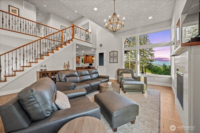 1852 N Columbia Ridge Way, Washougal, WA 98671