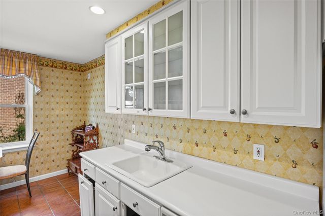 360 Central Avenue 128, Lawrence, NY 11559