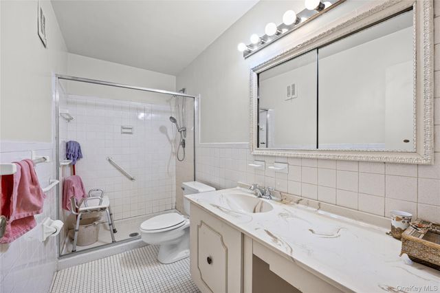 360 Central Avenue 128, Lawrence, NY 11559