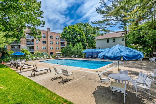 360 Central Avenue 128, Lawrence, NY 11559