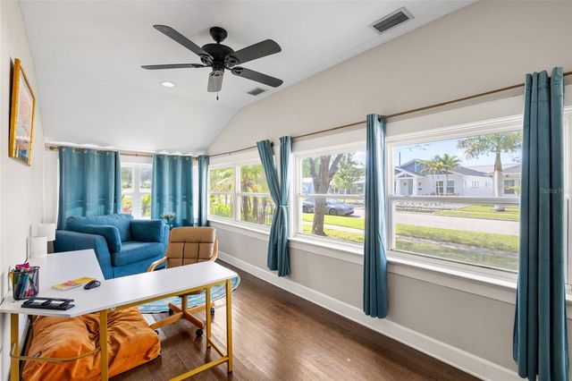 466 36TH AVENUE N, St Petersburg, FL 33704