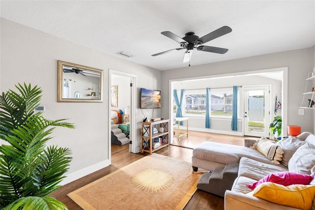 466 36TH AVENUE N, St Petersburg, FL 33704