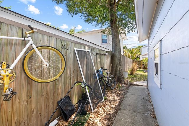 466 36TH AVENUE N, St Petersburg, FL 33704
