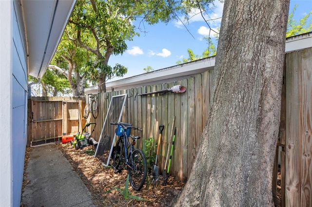 466 36TH AVENUE N, St Petersburg, FL 33704
