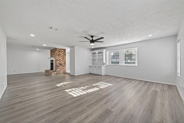 6038 Greenmont Drive, Houston, TX 77092