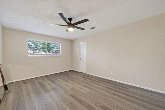 6038 Greenmont Drive, Houston, TX 77092