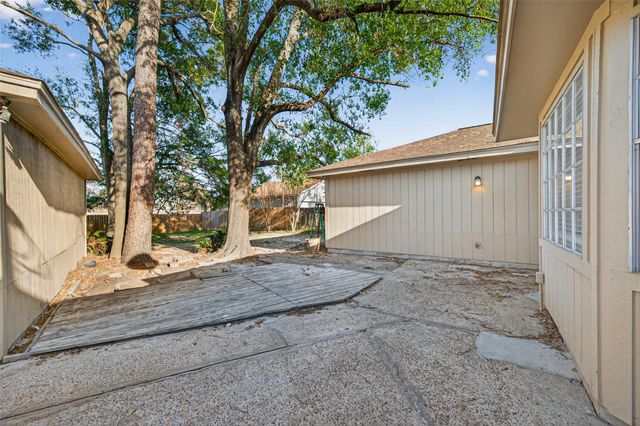 6038 Greenmont Drive, Houston, TX 77092