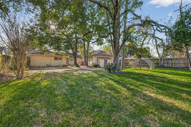 6038 Greenmont Drive, Houston, TX 77092