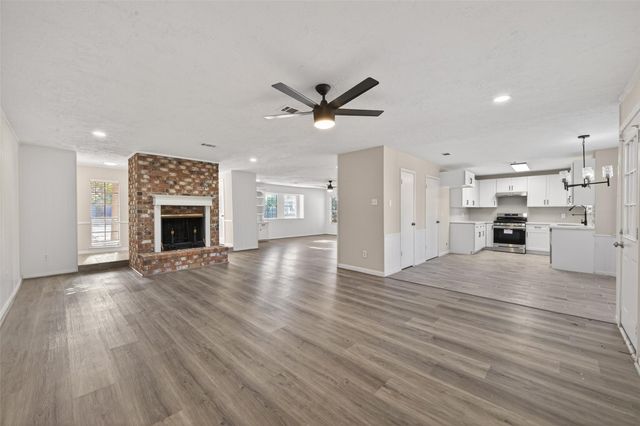 6038 Greenmont Drive, Houston, TX 77092