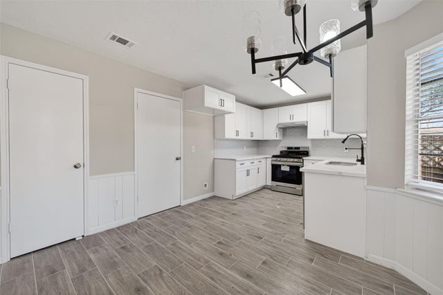 6038 Greenmont Drive, Houston, TX 77092