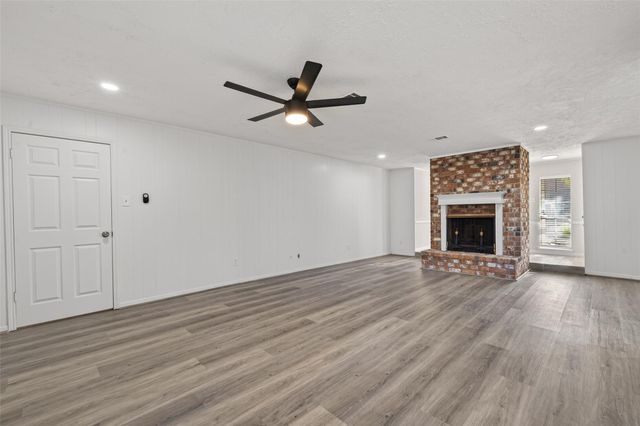 6038 Greenmont Drive, Houston, TX 77092