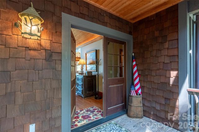 601 Hawk Mountain Road, Lake Toxaway, NC 28747