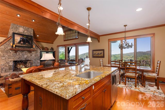 601 Hawk Mountain Road, Lake Toxaway, NC 28747
