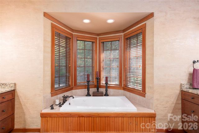 601 Hawk Mountain Road, Lake Toxaway, NC 28747