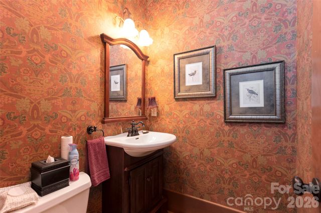 601 Hawk Mountain Road, Lake Toxaway, NC 28747