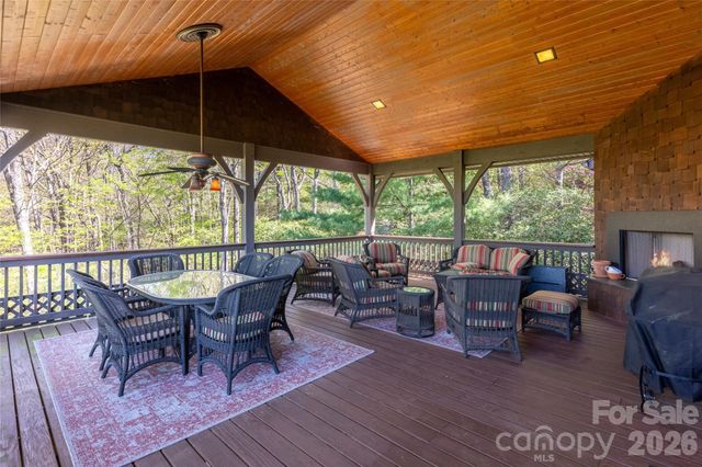 601 Hawk Mountain Road, Lake Toxaway, NC 28747