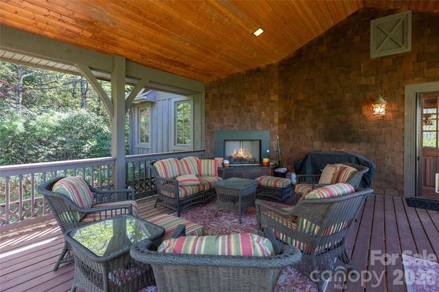 601 Hawk Mountain Road, Lake Toxaway, NC 28747