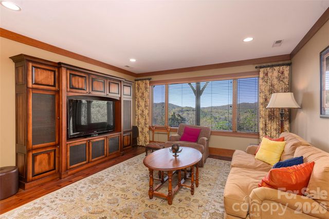 601 Hawk Mountain Road, Lake Toxaway, NC 28747