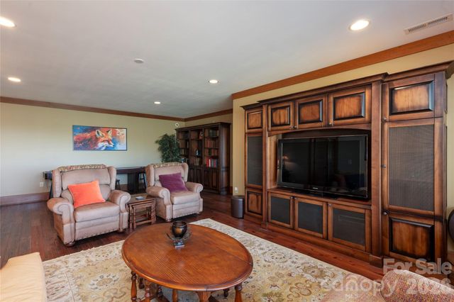 601 Hawk Mountain Road, Lake Toxaway, NC 28747