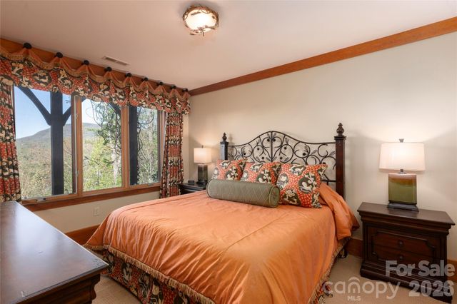 601 Hawk Mountain Road, Lake Toxaway, NC 28747