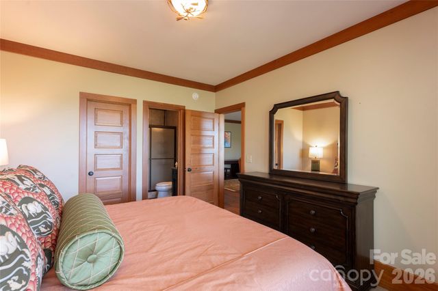 601 Hawk Mountain Road, Lake Toxaway, NC 28747