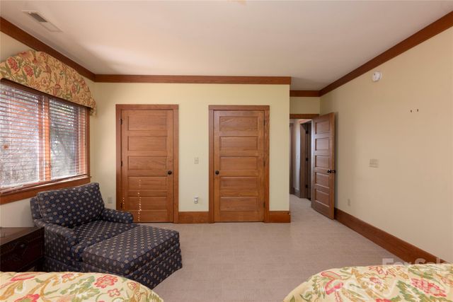 601 Hawk Mountain Road, Lake Toxaway, NC 28747