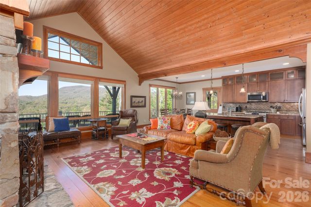 601 Hawk Mountain Road, Lake Toxaway, NC 28747