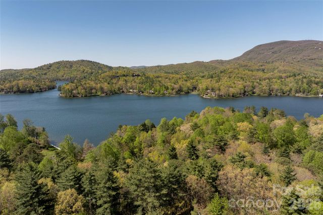 601 Hawk Mountain Road, Lake Toxaway, NC 28747