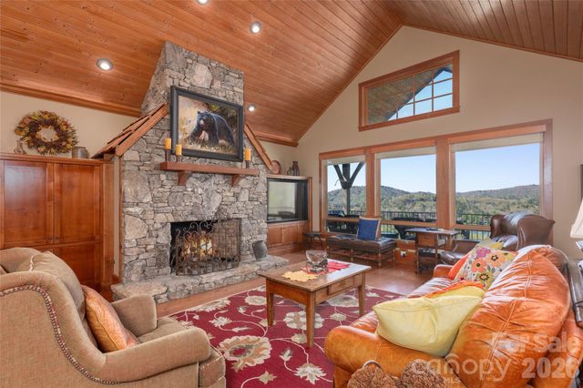 601 Hawk Mountain Road, Lake Toxaway, NC 28747