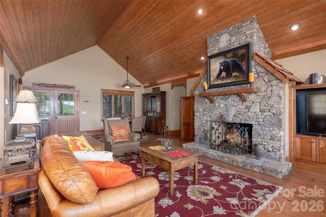 601 Hawk Mountain Road, Lake Toxaway, NC 28747