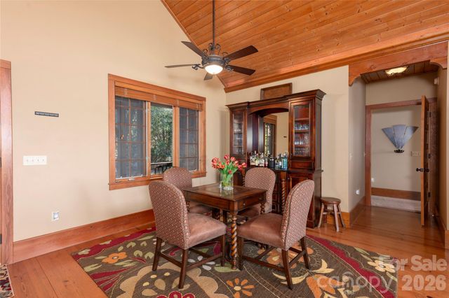 601 Hawk Mountain Road, Lake Toxaway, NC 28747