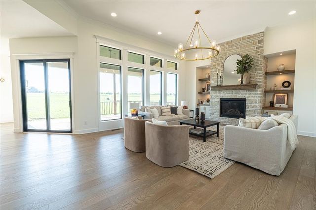 18904 Bella Terra Road, Pleasant Hill, MO 64080